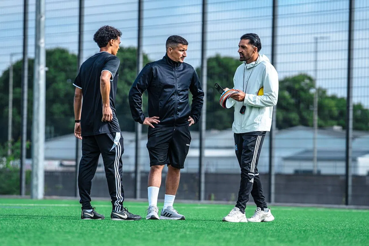 Techniktraining Fußball – Mustafa Zazai im Techniktraining mit Kindern in Hamburg